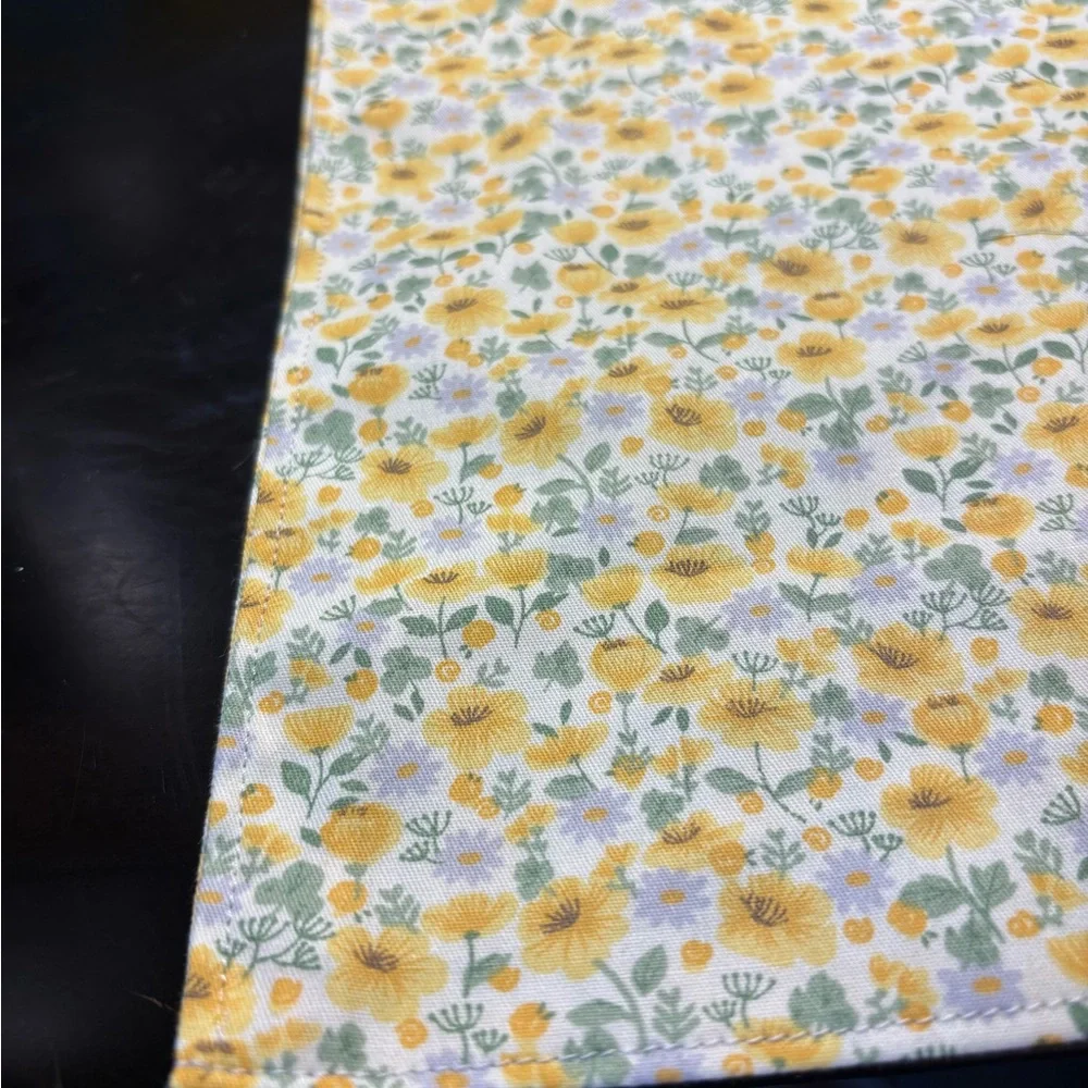 Floral table runner - Picture 4 of 5